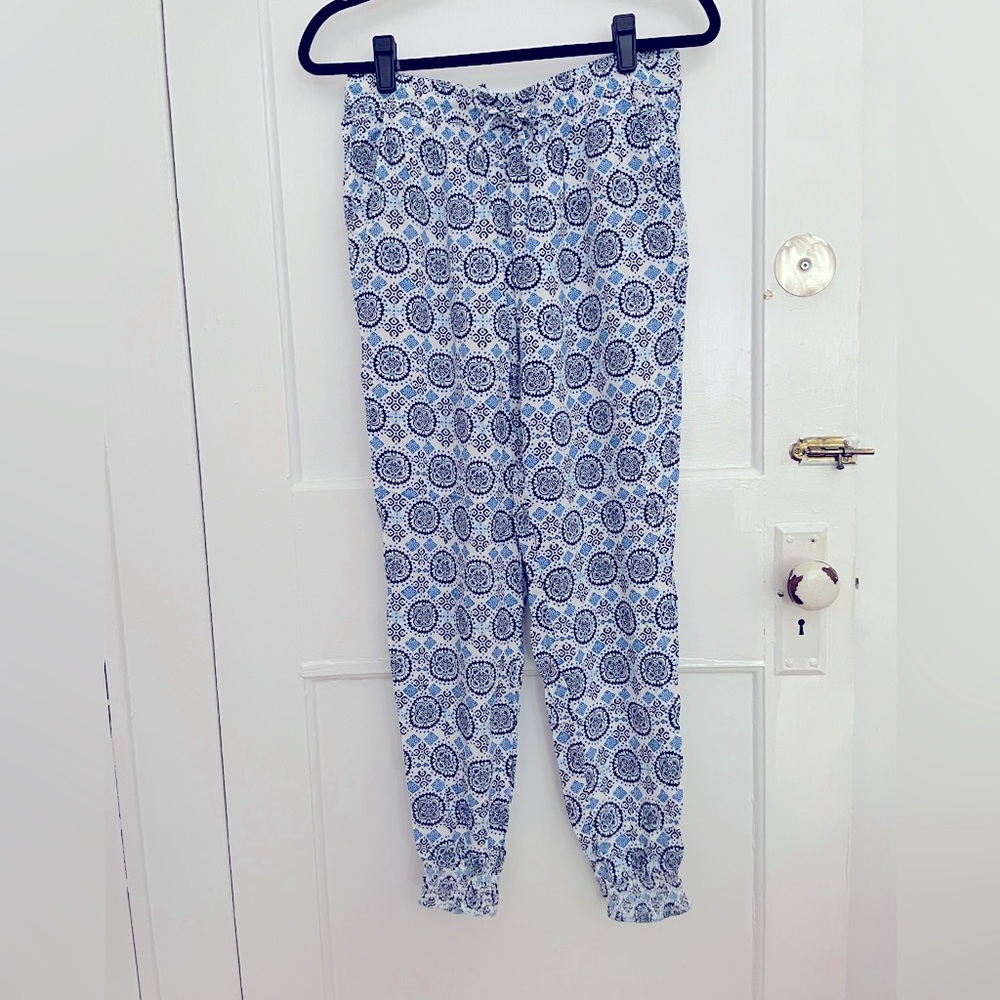 H&M pull on printed pants. Size 8.